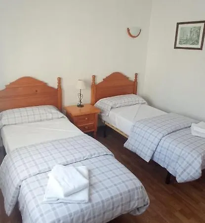 Junto Al Penon De Ifach Con Parking